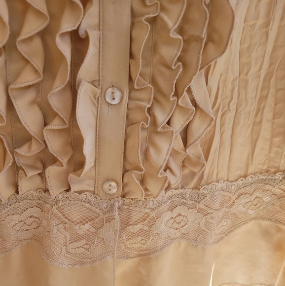 Tan Buttondown Blouse Ruffles Lace Lightweight Top Size 1X Bell Sleeves - Picture 2 of 5